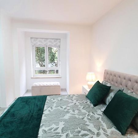 Caldas Da Rainha'S Green & White Екстериор снимка