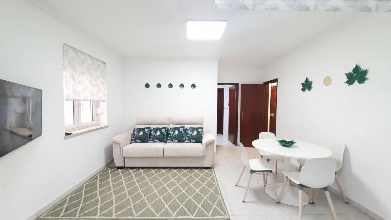 Caldas Da Rainha'S Green & White Екстериор снимка