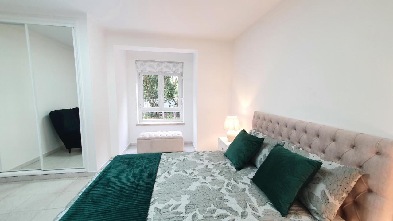 Caldas Da Rainha'S Green & White Екстериор снимка