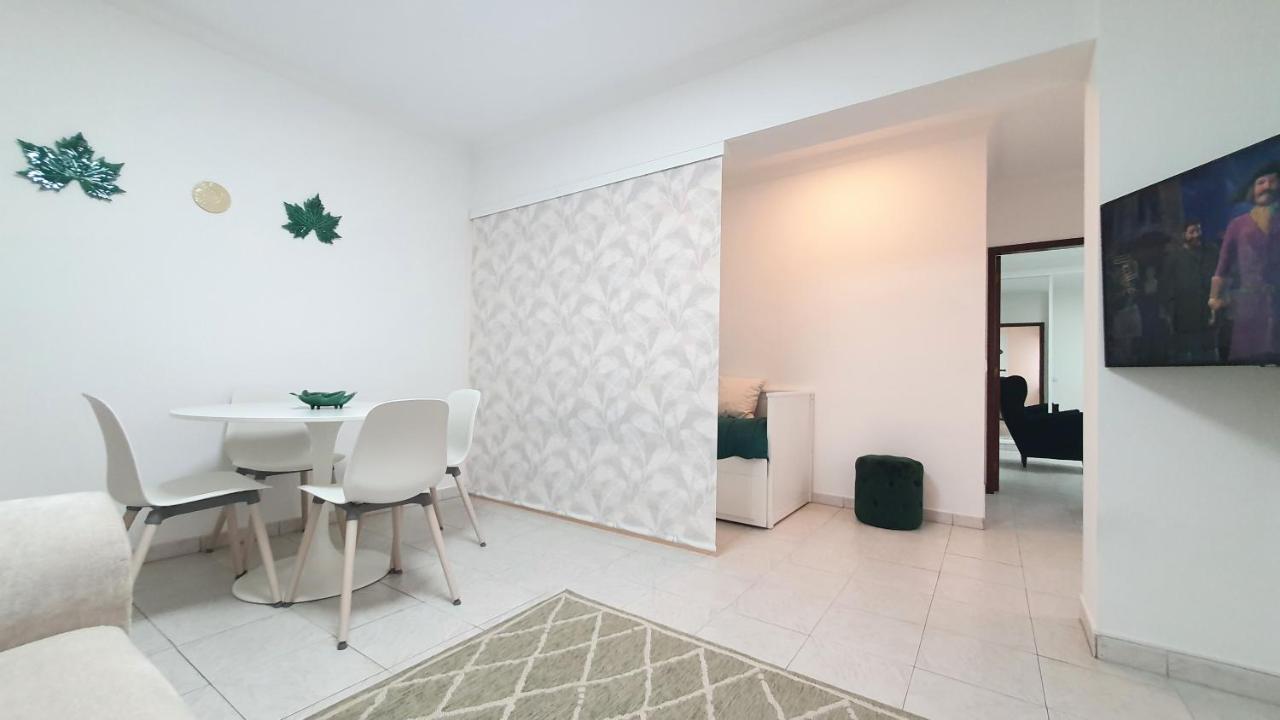 Caldas Da Rainha'S Green & White Екстериор снимка